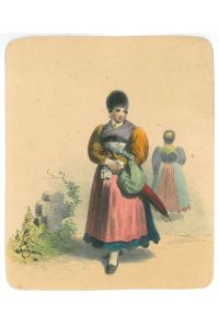 München. Frau in Münchner Tracht mit Pelzhaube und Schirm, dahinter eine ebensolche Frau in Rückenansicht.