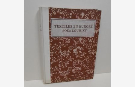 Textiles en Europe sous Louis XV: Les plus beaux specimens de la collection Richelieu. English Summary by Valerie C. Sutton.