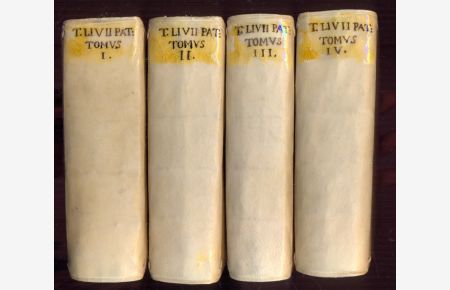 Titi Livii Patavini Historiae Romanae Libri, qui supersunt. Mit Frontispizkupfer in erstem Band, Titel- u. Kopfvignetten. 4 Bände