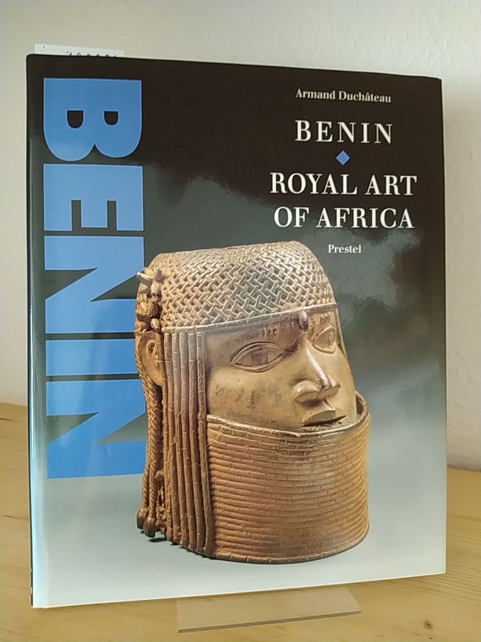 Benin. Royal art of Africa from the Museum für Völkerkunde, Vienna. [By Armand Duchateau]. - Duchateau, Armand