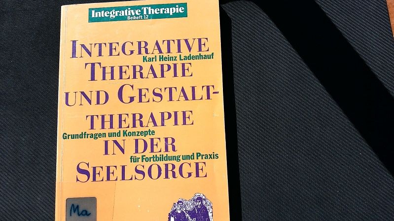 Integrative Therapie und Gestalttherapie in der Seelsorge. Grundfragen u. Konzepte für Fortbildung u. Praxis. - Ladenhauf, Karl H.