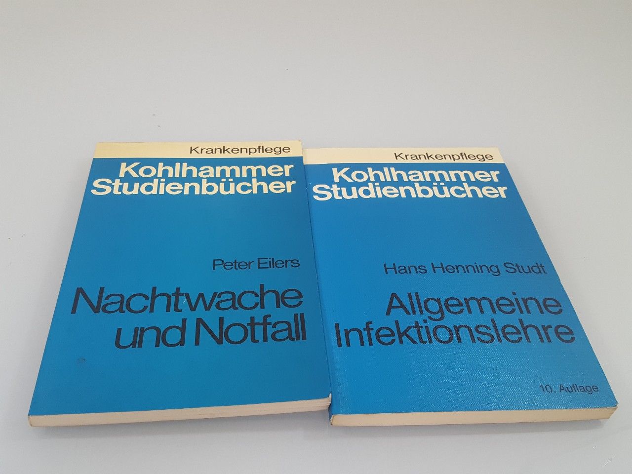 Konvolut 2 Bücher: Allgemeine Infektionslehre; Nachtwache und Notfall - Studt, Hans Henning und Eilers Peter