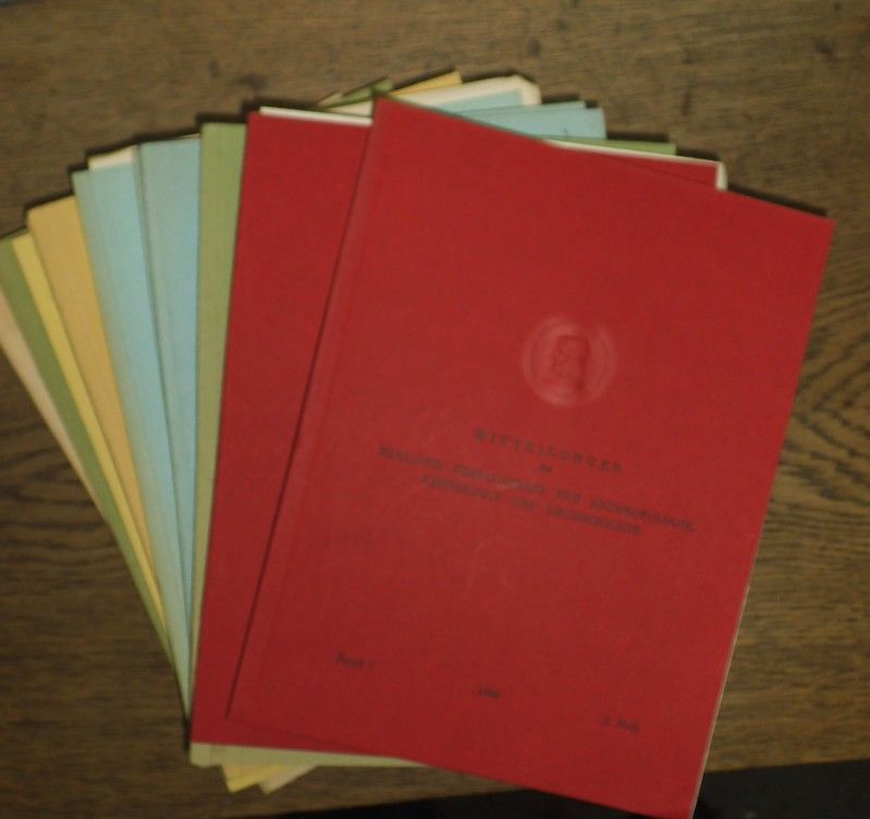 Mitteilungen der Berliner Gesellschaft für Anthropologie, Ethnologie und Urgeschichte. Konvolut mit 11 Heften, enthalten sind: Bd. 1, 1965, 1. Heft / Bd. 1, 1966, 2. Heft  / Bd. 2, 1968, 1. Heft / Bd. 2, 1972, 2. Heft / Bd. 2, 1973, 3. Heft / Band 4, 1971-1973, 1. u. 2. Heft / Bd. 4, 1974-1976, 3. Heft / Bd. 5, 1977, 1. Heft / Bd. 5,1980, 2. Heft und die Festschrift Hundert Jahre Berliner Gesellschaft für Anthropologie, Ethnologie und Urgeschichte 1869 - 1969 III. - Mitteilungen der Berliner Gesellschaft für Anthropologie, Ethnologie und Urgeschichte. - Pohle, Hermann (Hrsg.)