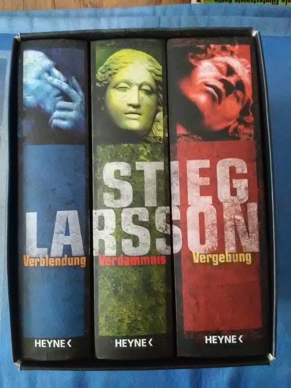 Die Millennium Trilogie : Verblendung - Verdammnis - Vergebung. (3 Bände komplett im Schuber) Stieg Larsson ; aus d. Schwed. übers. von Wibke Kuhn - Larsson, Stieg und Wibke. Kuhn