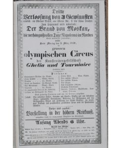 Grosser olympischer Circus im großartigen Amphi-Theater am Karlsplatze. Die Kunstreitergesellschaft Ghelia und Tourniaire wird eine Reihenfolge von ritterlichen mimischen Darstellungen, und zwar von Tag zu Tag mit neuen Abwechslungen zu geben die Ehre haben. - Sammelband mit insgesamt 49 Plakaten (davon 1 auf Seide).
