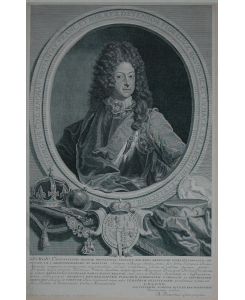 Portrait. Brustfigur mit Perücke in Schriftoval, unten mit Wappen und Herrscherinsignien. Unterrand mit mehrzeiliger Inschrift. Kupferstich von Bernard Picart (1673–1733).