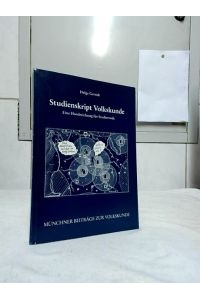 Studienskript Volkskunde : eine Handreichung für Studierende.   - Münchner Vereinigung für Volkskunde / Münchner Beiträge zur Volkskunde ; Band 12.