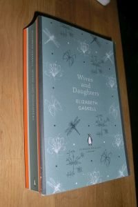 Wives and Daughters (The Penguin English Library)