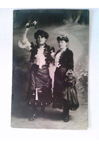 Karneval, Fastnacht, Paar in Frauenkostümen, Spanierinnen, Studioaufnahme, Stuttgart, Foto AK, ungelaufen, ca. 1915