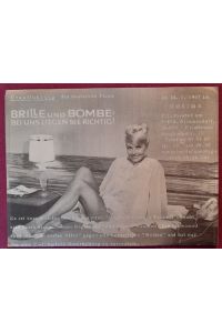 Programmzettel / Kl. Plakat Uraufführung des deutschen Films Brille und Bombe: Bei uns liegen sie richtig! (ab 24. 1. 1967 im Cosima Filmtheater am S-Bhf. Wilmersdorf, Berlin-Friedenau)