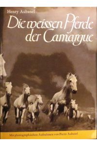 Die weißen Pferde der Camargue.