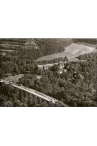 Schloß Arensburg mit Autobahn, Luftaufnahme, 1962
