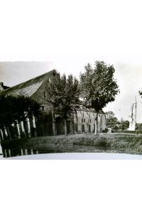 Abbay de Royaumont par Asniéres-sur-Oise / Kloster Royaumont / Frankreich. Alte AK s/w. Kloster Gebäudeansicht, Fluß, Wiesen
