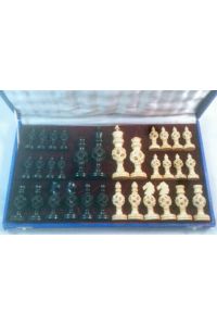 Schachfiguren aus Holz in Box [Spielzubehör].