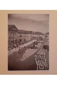 Original-Fotografie von Erich Bauer Aufmarsch der Turner am Marktplatz in Karlsruhe