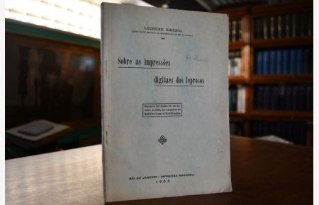 Sobre as impressoes digitaes dos leprosos.   - Separata de volume 12, de Outubro de 1935, dos Arquivos de Medicina Legal e Identificacao.