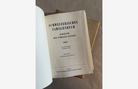 Schweizerisches Familienbuch. Almanach des Familles Suisses. Zweiter Jahrgang, 1947. Best. Nr. 0 49, 20 € In orig. Verlagsschuber. Schönes Exemplar mit kleinem Stempel im Vorsatz.