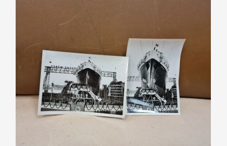 Stapellauf Doppelschrauben-Elektroschiff *Patris* ( Hapag ) auf der Deutschen Werft in Finkenwerder. 2 schwarz-weiße Originalfotos aus verschiedener Perspektive.