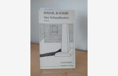Der Schandkasten. Roman. [Von Ismail Kadare]. Aus dem Albanischen von Joachim Röhm.