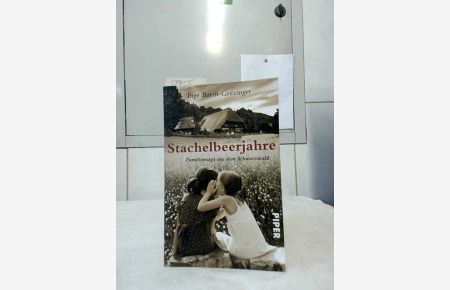Stachelbeerjahre : Familiensaga aus dem Schwarzwald.   - Piper ; 7283.