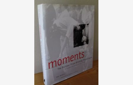 Moments - The Pulitzer Prize Winning Photographs A Visual Chronicle of Our Time  - Foreword by Seymour Topping