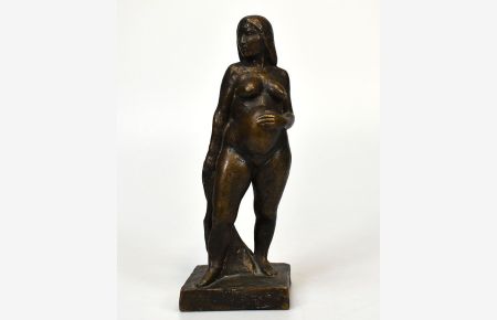 Schwangere mit Tuch. [1987]. [Bronzeplastik / bronze].