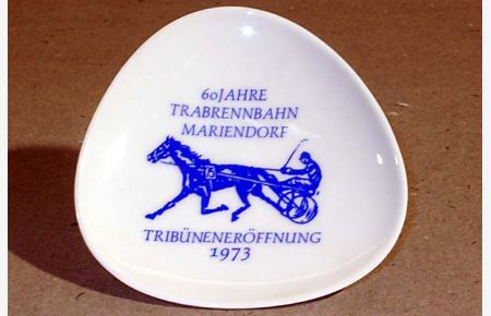 Kleine Schale: 60 Jahre Trabrennbahn Mariendorf. Tribüneneröffnung 1973.