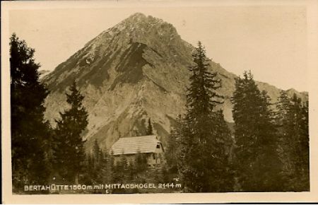 Bertahütte 1560 m mit Mittagskogel 2144 m.   - Original-Fotoansichtskarte