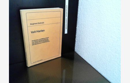 Veit Harlan : Analysen u. Materialien zur Auseinandersetzung mit einem Film-Regisseur des. deutschen Faschismus.