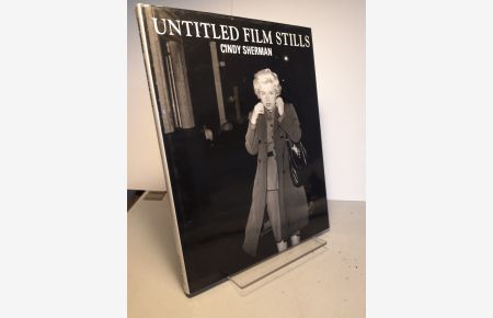 Untitled Film Stills. Avec un texte d' Arthur C. Danto.
