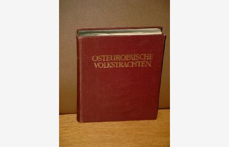 Osteuropäische Volkstrachten in Schnitt und Farbe -(1925)-