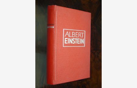 Einstein. From the Russian V. Talmy. With a frontispiece (portrait Albert Einstein) and many photos (13 b/w plates).