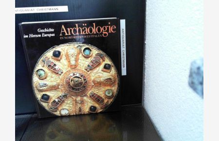 Archäologie in Nordrhein-Westfalen : Geschichte im Herzen Europas ; [Begleitbuch zu Landesausstellung Archäologie in Nordrhein-Westfalen in Köln, Römisch-Germanisches Museum, 30. März bis 8. Juli 1990].   - d. Minister für Stadtentwicklung, Wohnen u. Verkehr d. Landes Nordrhein-Westfalen ; Röm.-German. Museum d. Stadt Köln. [Hrsg. von Hansgerd Hellenkemper ... In Zsarb. mit d. Rhein. Amt für Bodendenkmalpflege d. Landschaftsverb. Rheinland ...], Schriften zur Bodendenkmalpflege in Nordrhein-Westfalen ; Bd. 1