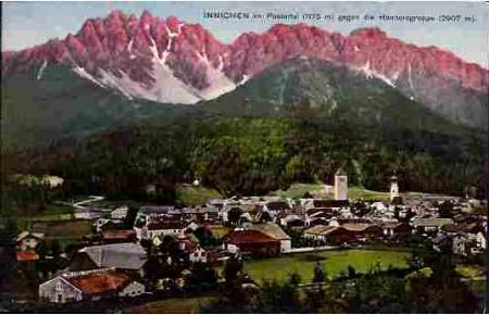 Innichen im Pustertal (1175 m) gegen die Haunoldgruppe (2907 m).   - Photochrome-Ansichtskarte nach Fotografie.