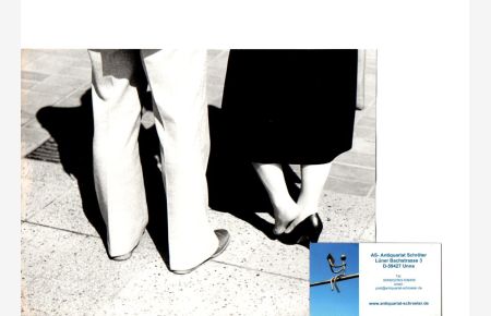 S/W-Photo. Motiv:  - Mann und Frau, mit und ohne Schuh.