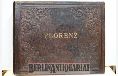 Album mit 56 Original-Fotografien mit Ansichten von Florenz  - und aus dortigen Museen. Einseitig auf Karton montiert.