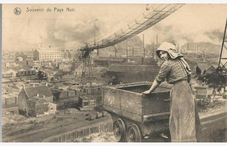 Ansichtskarte Souvenir de Pays Noir (A woman working)