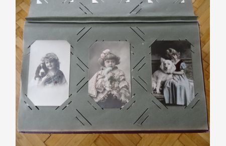 84 Postkarten in altem Album - Porträts - Portraits, Kinderporträts - Mädchen und Frauen porträts, romatische Portraits.   - umfangreiche schöne Sammlung von alten Foto-Postkarten.