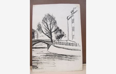 Baum am Kanal mit Bogenbrücke in Berlin. Tuschzeichnung ( und Faserstift, Bleistift ) auf Büttenpapier. Das Blatt unsigniert und undatiert ( aus Künstlernachlaß ).
