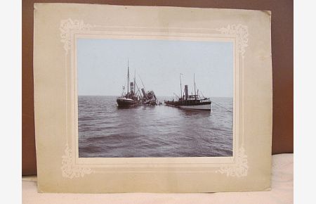 Hebung der S. S. Daoiz ( Frachtschiff– Cargo ship accident, the ship sunk in the year 1892 ), gesunken ( 1892 ) in der Elbe querab von der Kugelbake bei Cuxhafen 1894. Originalfoto auf Karton.