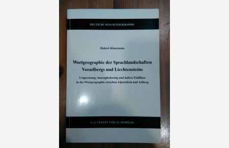 Wortgeographie der Sprachlandschaften Vorarlbergs und Liechtensteins.   - Umgrenzung, Innengliederung und äußere Einflüsse in der Wortgeorgraphie zwischen Alpenrhein und Arlberg.