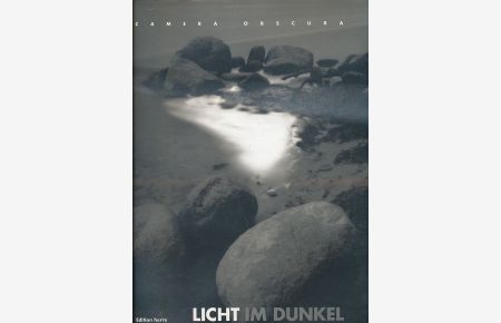 Licht im Dunkel. Die Inseln Rügen und Vilm - im Bann der Camera obscura.   - Walter G. Goes, Gedichte. Volkmar Herre, Photographien.