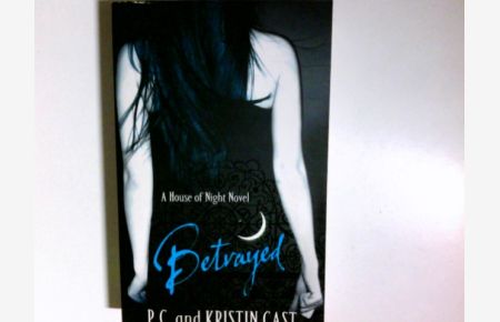 Betrayed: Number 2 in series (House of Night) (English Edition)